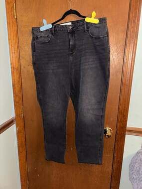 Hollister Curvy High-Rise Mom Jean in Washed Black - Size 19L / W34 L29 NWT